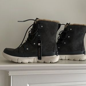 *NWT* Sorel women’s Joan explorer
